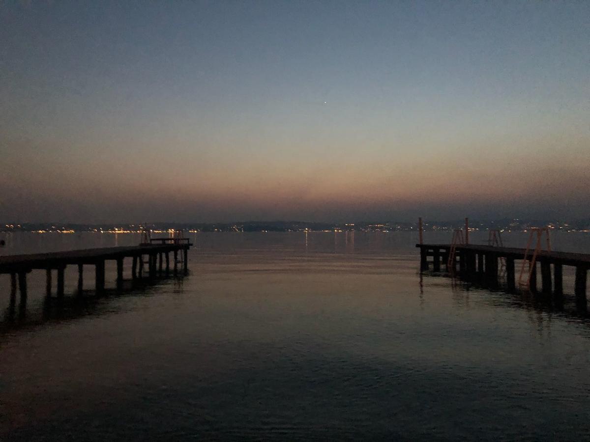 Sunset Apartment Sirmione Buitenkant foto
