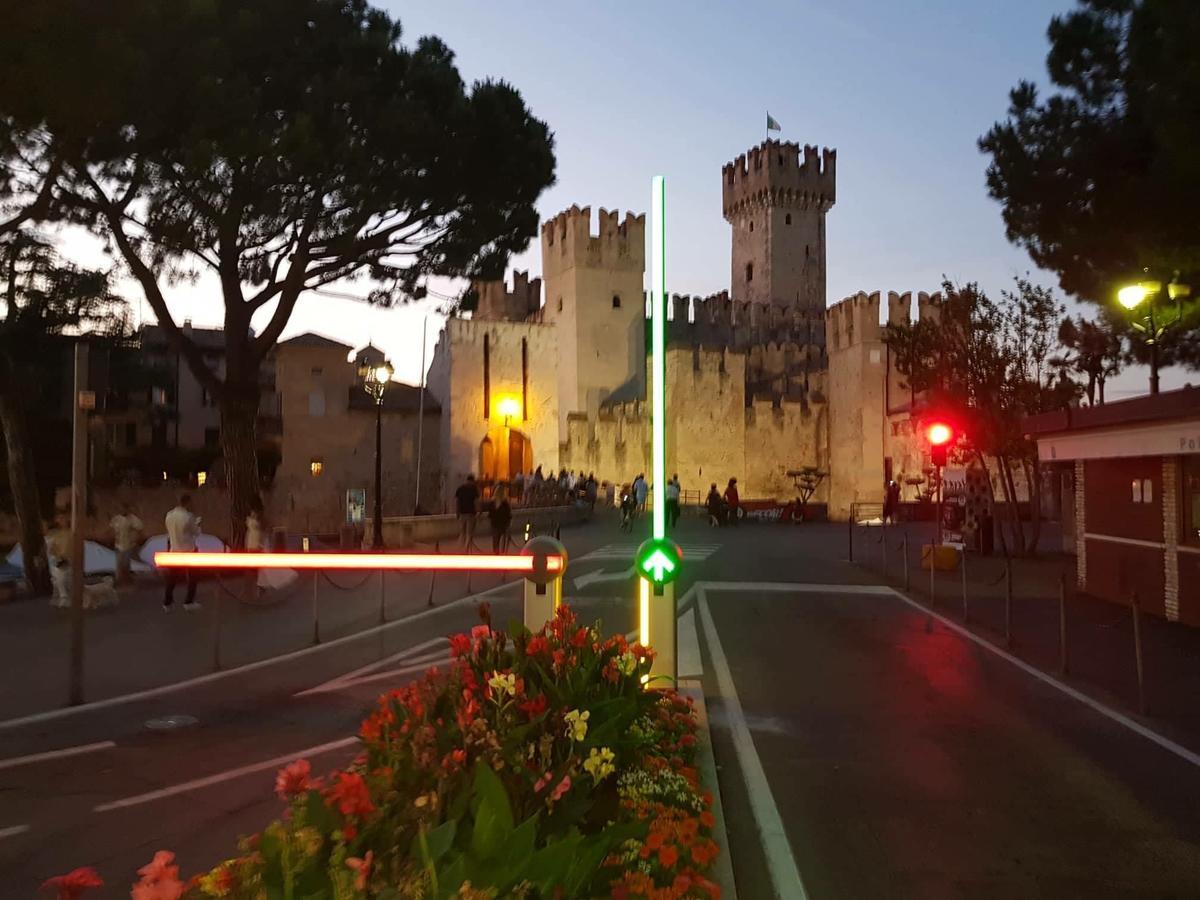Sunset Apartment Sirmione Buitenkant foto