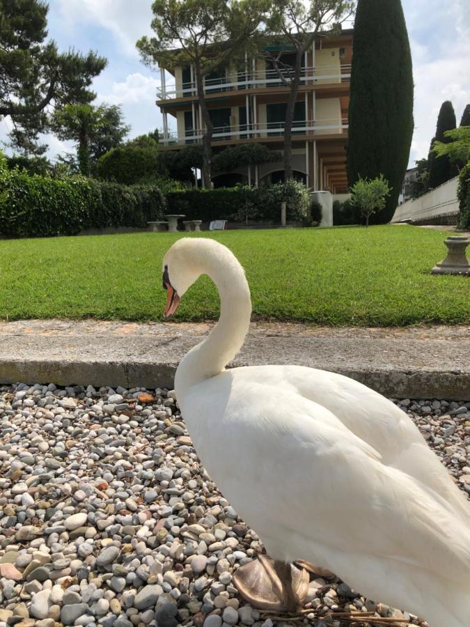 Sunset Apartment Sirmione Buitenkant foto